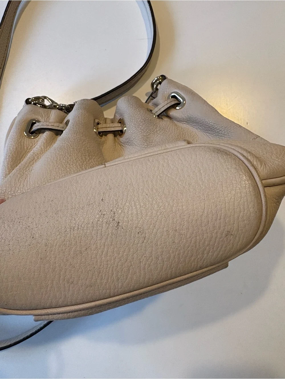 Kate Spade || Convertible Drawstring Bucket Bag Crossbody Small Gray‎ Beige